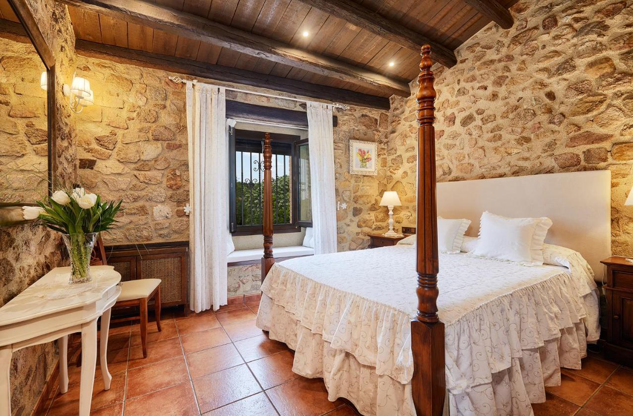 Cal Bisbe, Your Rural Holiday Home Capmany 外观 照片