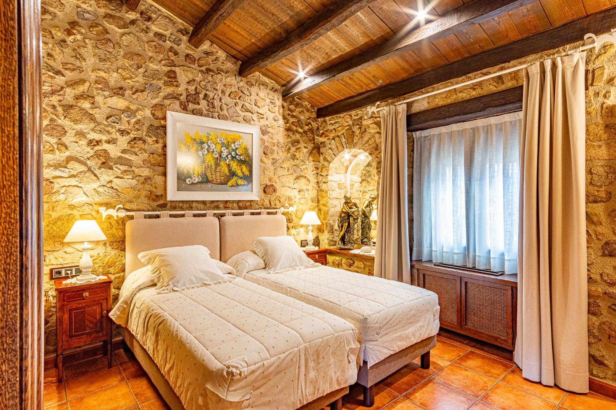 Cal Bisbe, Your Rural Holiday Home Capmany 外观 照片