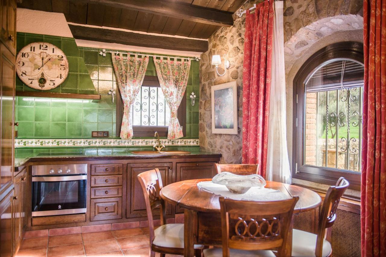 Cal Bisbe, Your Rural Holiday Home Capmany 外观 照片